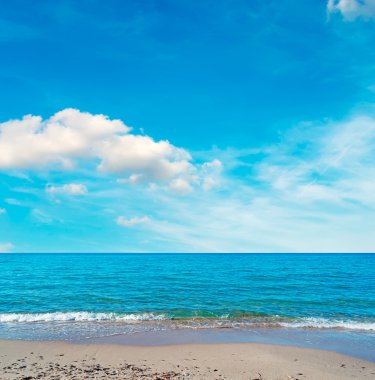 platamona plaj üzerinde bulutlar