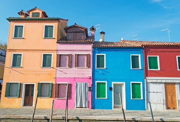 Πολύχρωμα σπίτια σε burano — Φωτογραφία Αρχείου