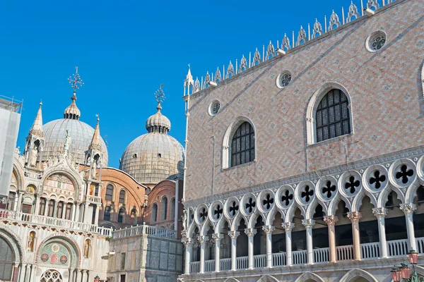 Palazzo ducale e cattedrale di San Marco — Foto Stock