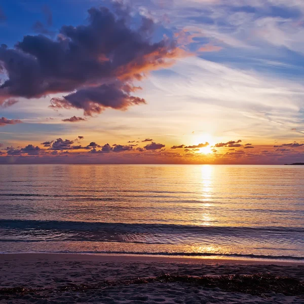 Puesta de sol junto al mar — Foto de Stock