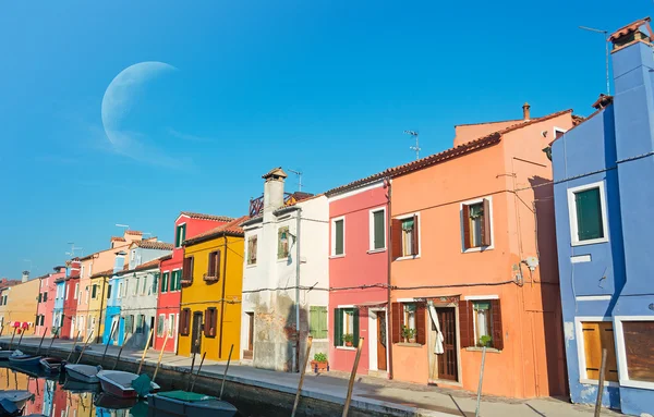 Księżyc nad burano — Zdjęcie stockowe