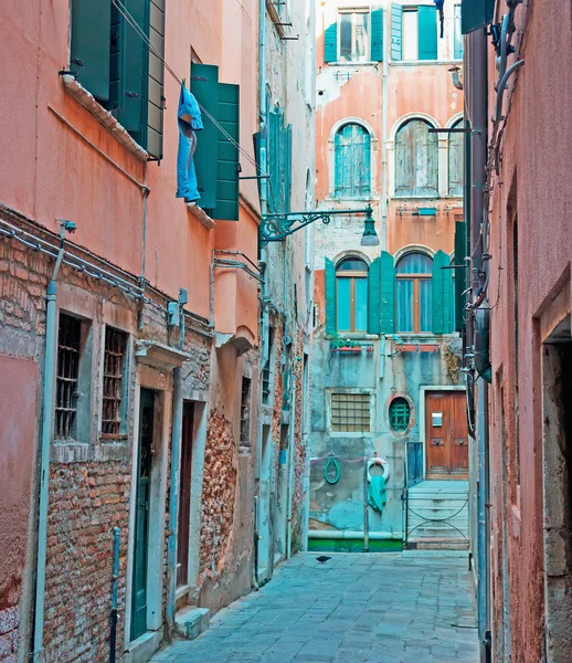 Calle estrecha — Foto de Stock