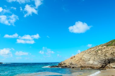 Bulutların üzerinde kıyıya