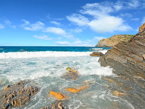 Rocas y olas — Foto de Stock