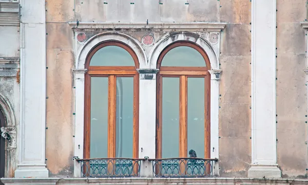 Old windows — Stock Photo, Image