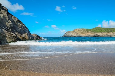 küçük dalgalar ve çakıl