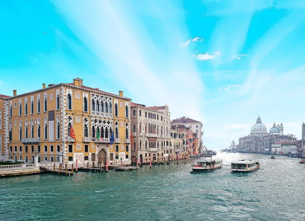 Bosquejo de Venecia bajo un cielo azul — Foto de Stock