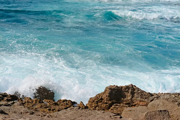 Wellen krachen — Stockfoto