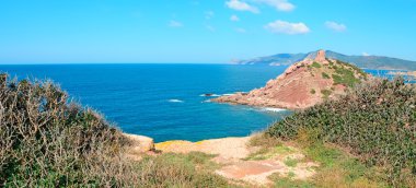 mavi gökyüzünde porticciolo