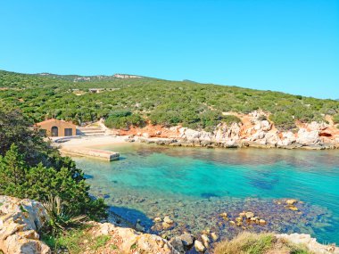 Cala Dragunara günde temizleyin
