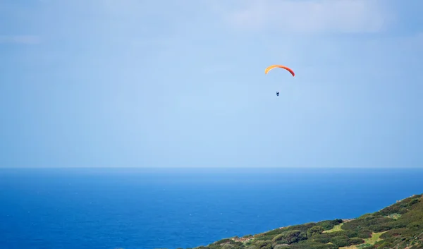 Deslizando sobre a costa — Fotografia de Stock