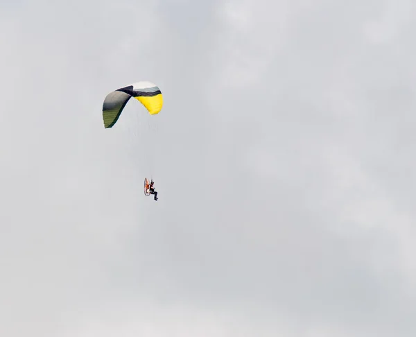 Planeador amarillo y negro — Foto de Stock