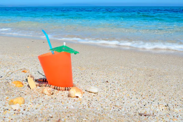 Stranden och dryck — Stockfoto