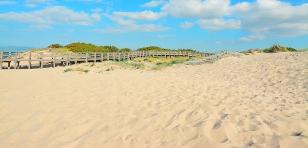 Ledstång och sand — Stockfoto