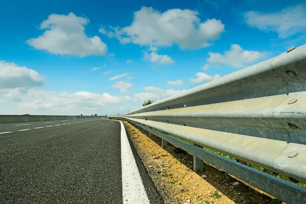 Guard demiryolu ve bulutlar