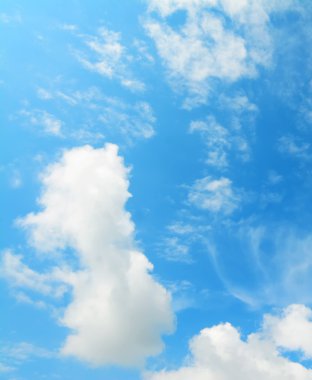 Bulutlu mavi gökyüzü