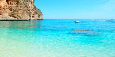 Cala Biriola shore