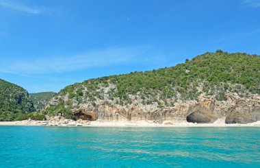 Mağara ve plajlar