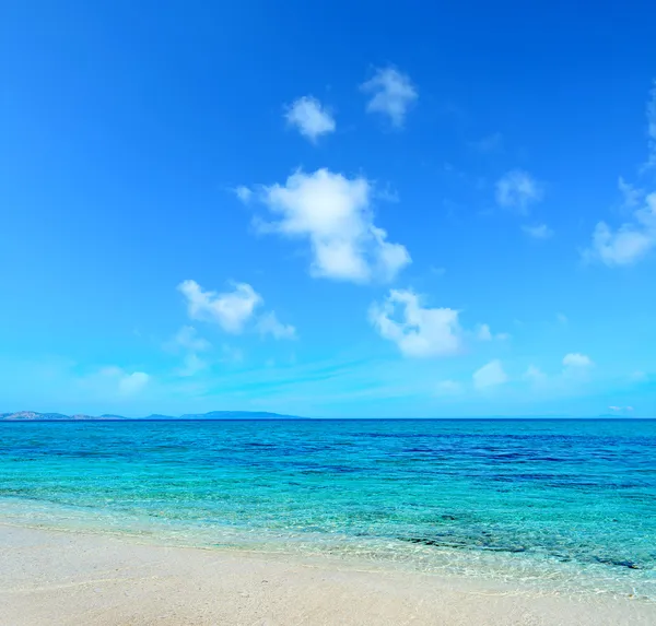 Nubes blancas en Fiume Santo — Foto de Stock