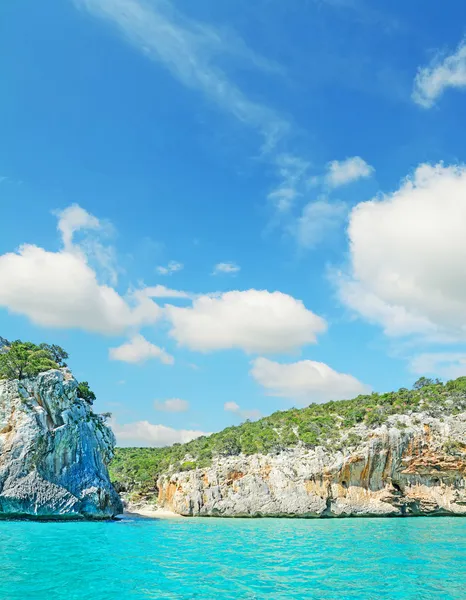 Turquoise sea under clouds — Stock Photo, Image