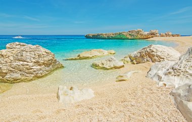Cala Mariolu kıyı