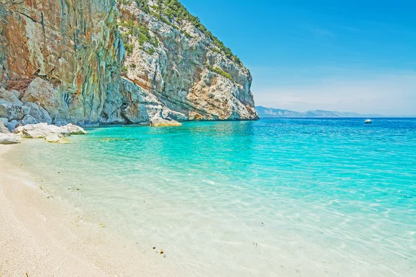 Cliff Cala Mariolu içinde