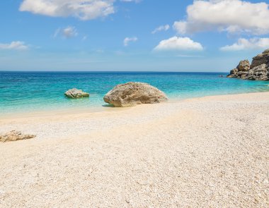 cala mariolu üzerinde bulutlar