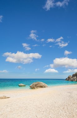 cala mariolu üzerinde bulutlar