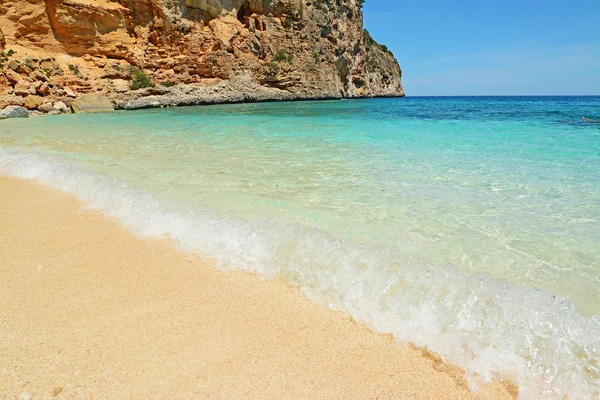 Ondas de cala biriola — Foto de Stock