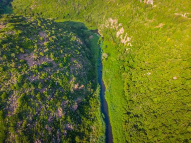 Punta Foghe 'daki Rio Mannu' nun hava görüntüsü. Sardunya, İtalya