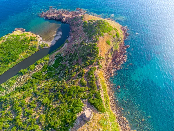 Gün batımında Punta Foghe 'nin hava görüntüsü. Sardunya, İtalya