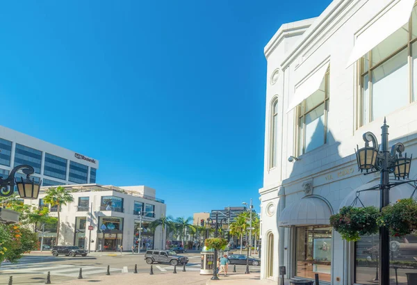 Beverly Hills, Kasım 02, 2016: Dünyaca ünlü Rodeo Drive 'da şehir hayatı