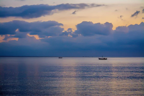 Grijze Wolken Boven Zee Bij Zonsondergang Alghero Italië — Stockfoto