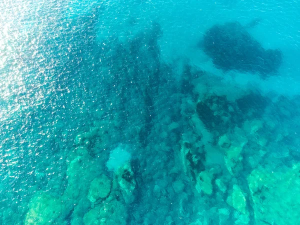 ポルト フェロ海岸でのターコイズブルーの水の空中ビュー サルデーニャ イタリア — ストック写真