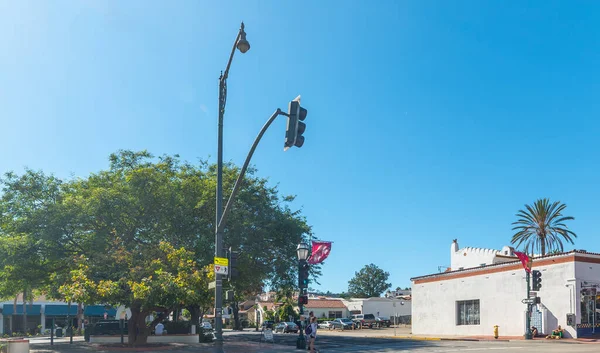 Σταυροδρόμι Στη Σάντα Μπάρμπαρα Κάτω Από Έναν Γαλάζιο Ουρανό Καλιφόρνια — Φωτογραφία Αρχείου