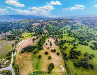 Güneşli bir günde, İtalya 'da Sardunya kırsalının havadan görünüşü