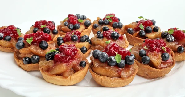 Fresh fruit in a puff-pastry shell — Stock Photo, Image