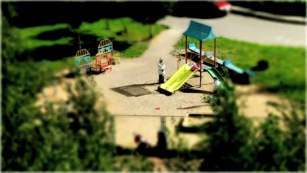 Детская площадка — стоковое видео