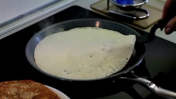 Cooking pancakes — Stock Video