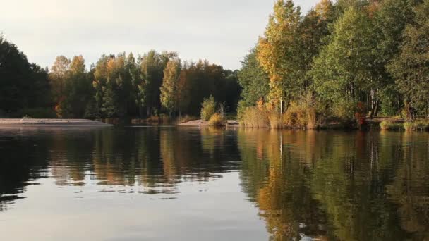 Lago d'autunno — Video Stock