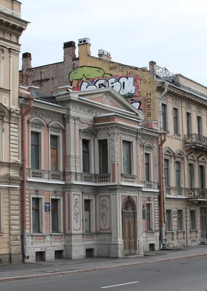 Klasik tarzı eski evi