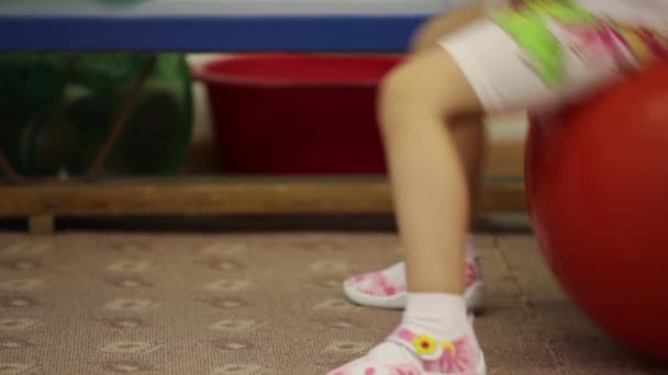 Dziecko bouncing — Wideo stockowe