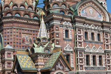 Mozaik cephe üzerinde