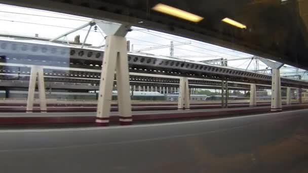 Viajar en tren — Vídeo de stock