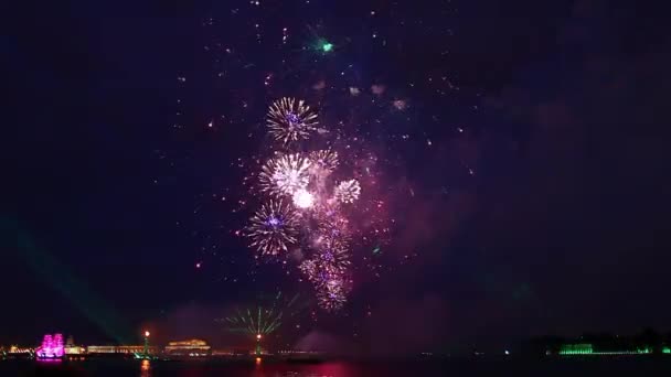 Pirotecnia en San Petersburgo — Vídeo de stock