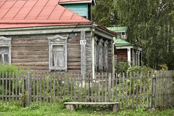 Старый бревенчатый дом — стоковое фото