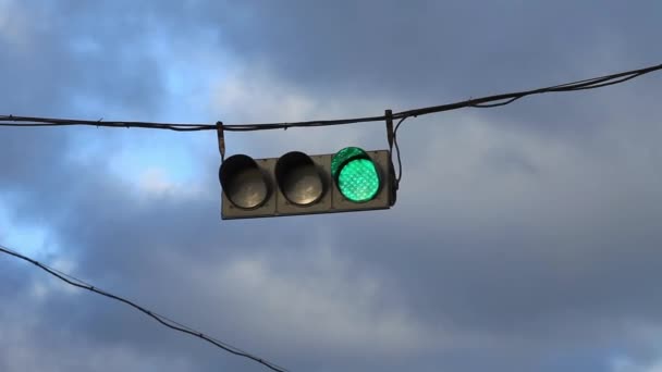 Hanging traffic light — Stock Video