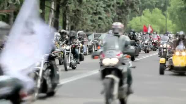 Motorradfahrer — Stockvideo