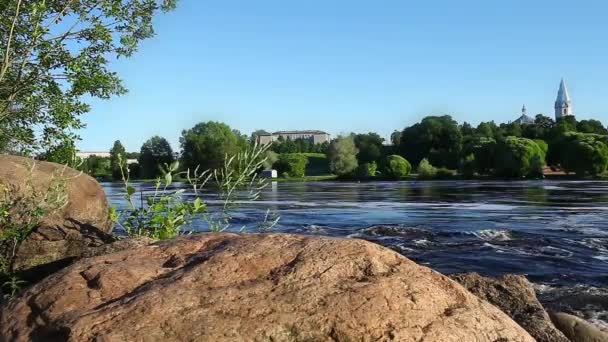 Río Narva que fluye rápido — Vídeo de stock