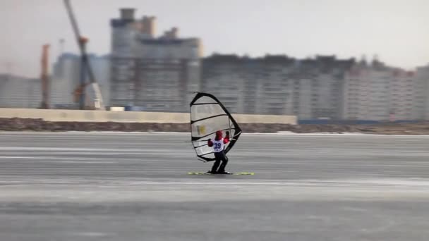 Windsurfing on the ice — Stock Video